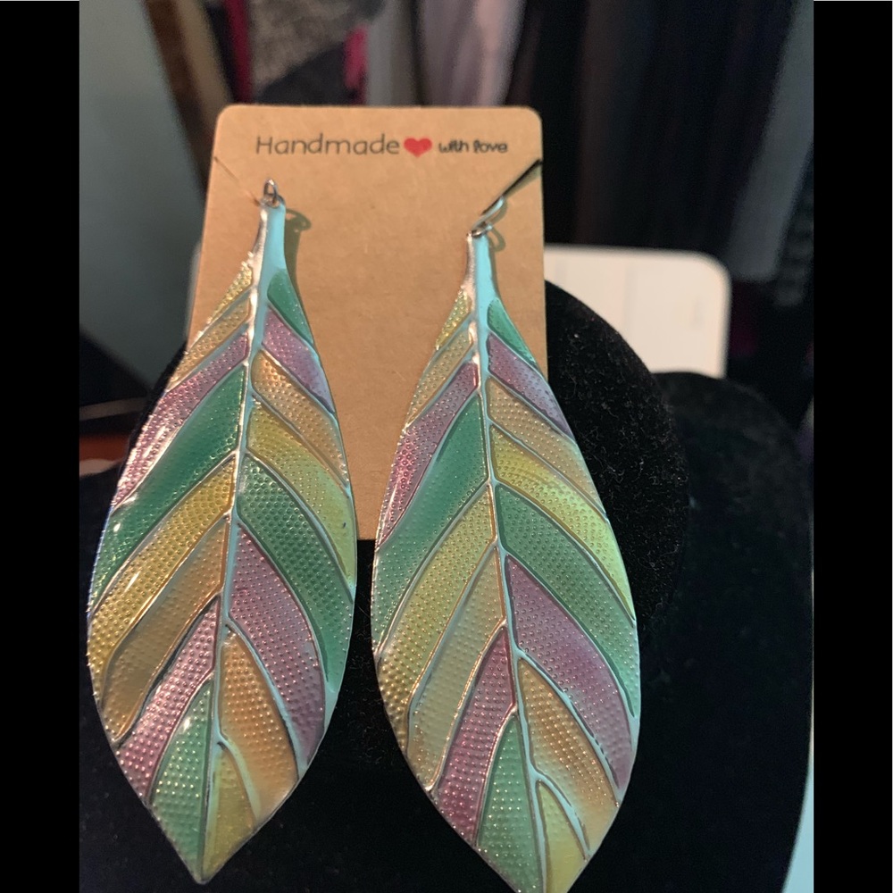 Pastel Leaf earrings**3 items for $25 🌺🌺🌺